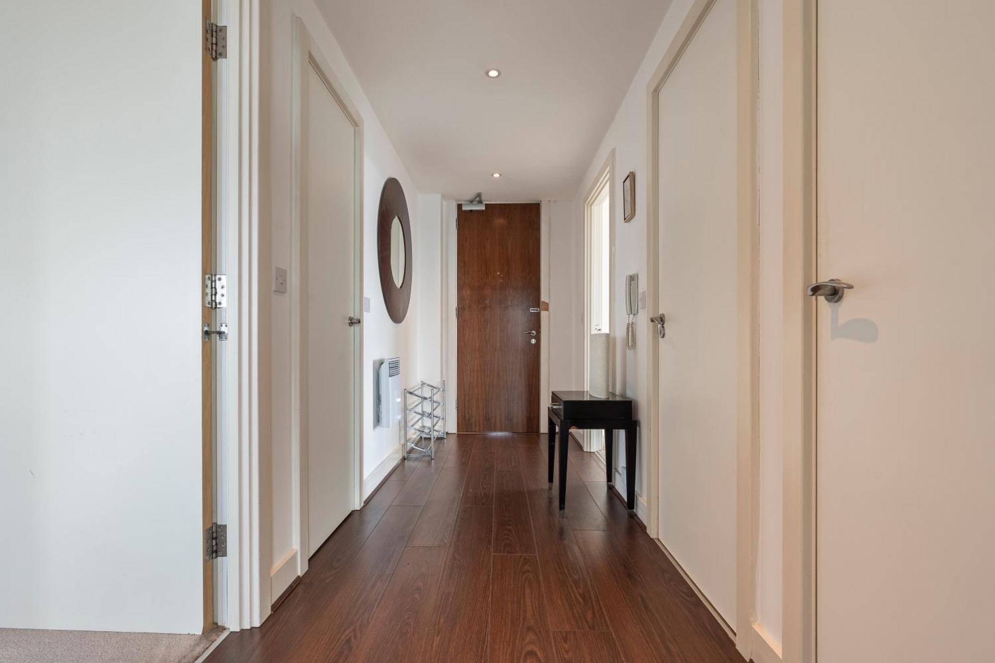 Ultra Luxury! View In Centre!! Apartment *