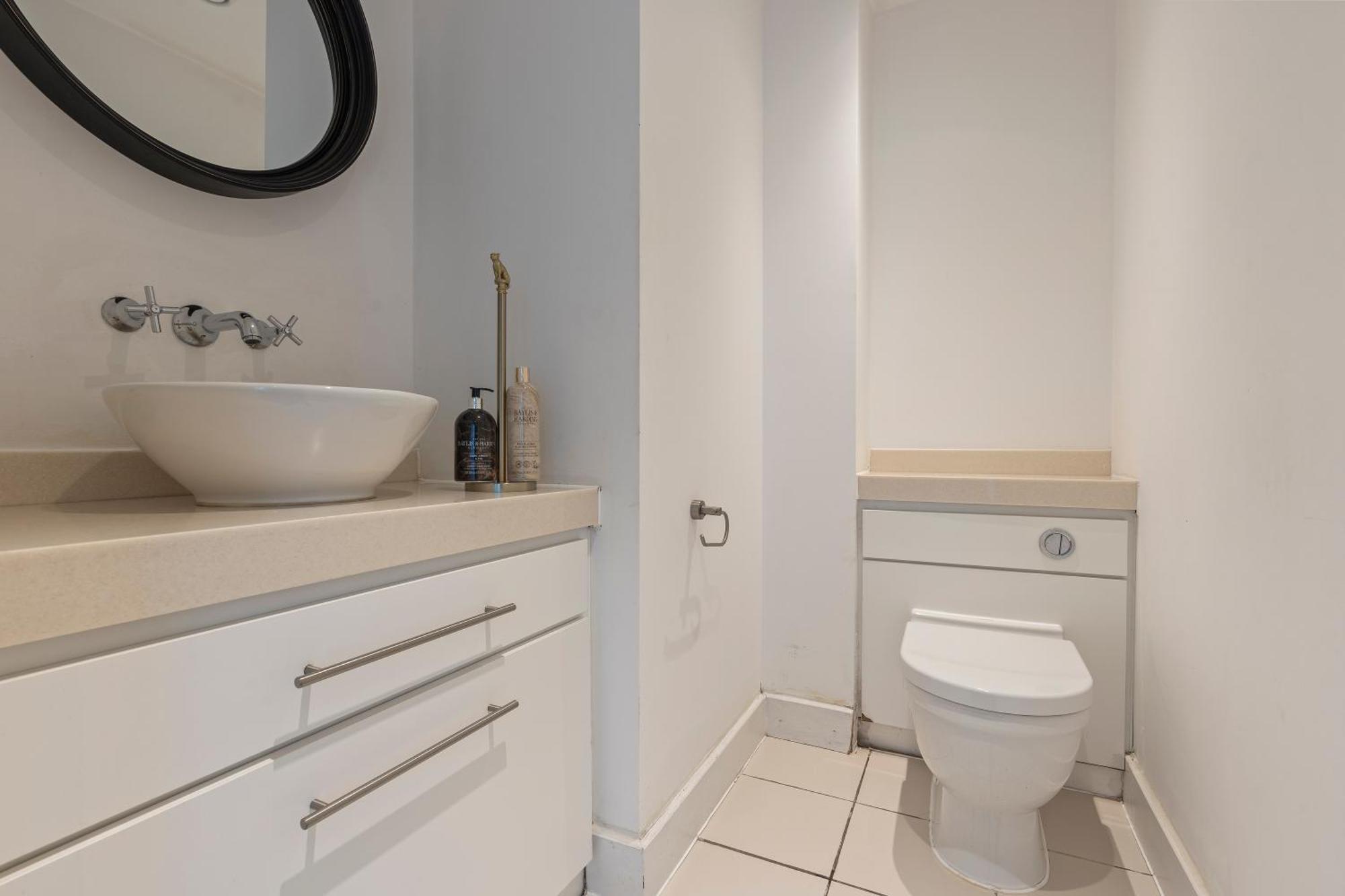 Ultra Luxury! View In Centre!! Apartment *