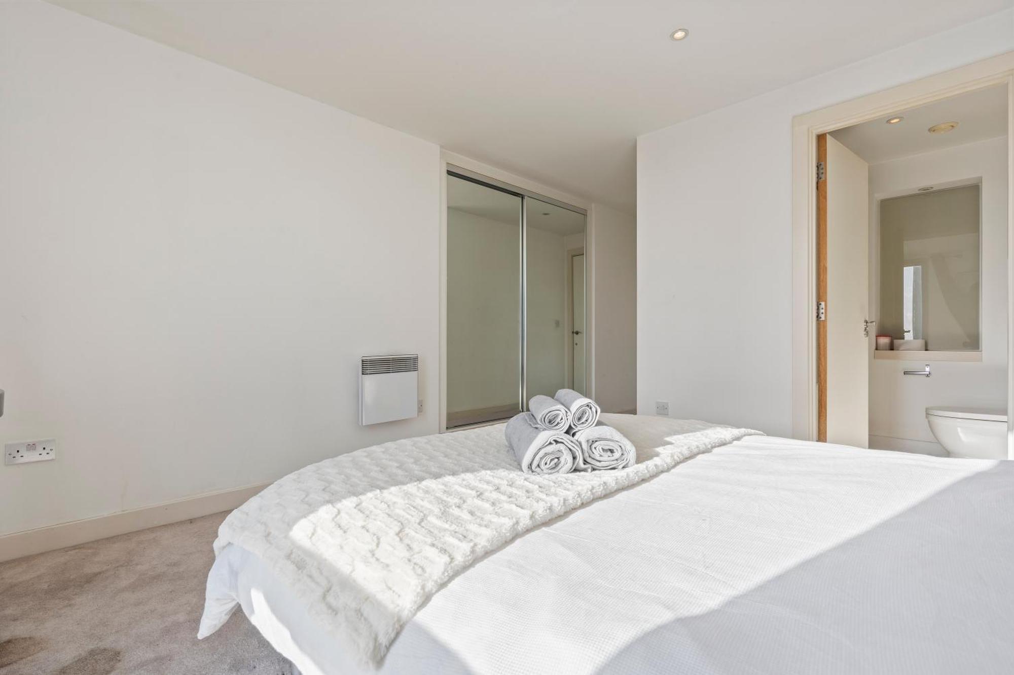 Ultra Luxury! View In Centre!! *