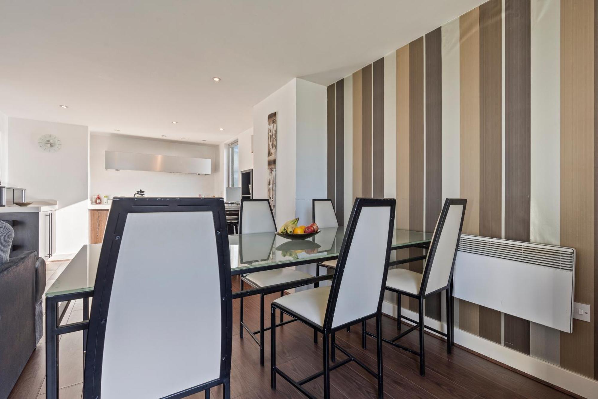 Ultra Luxury! View In Centre!! Apartment
