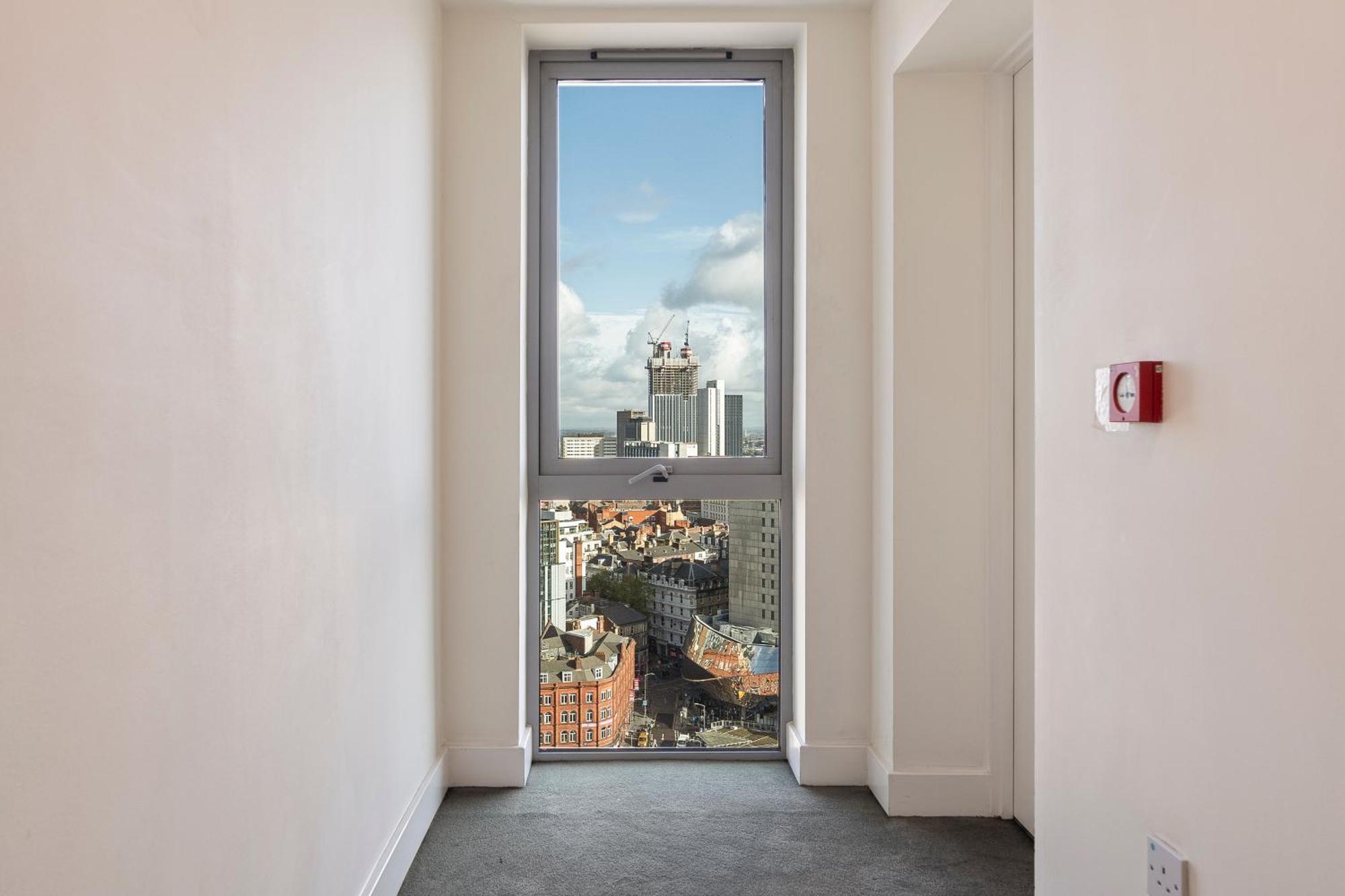 Ultra Luxury! View In Centre!! Apartment *