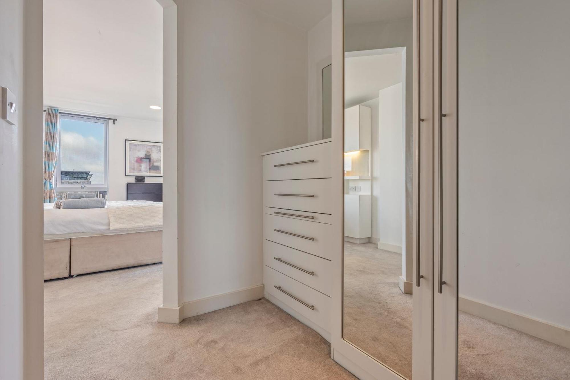 Ultra Luxury! View In Centre!! Apartment *