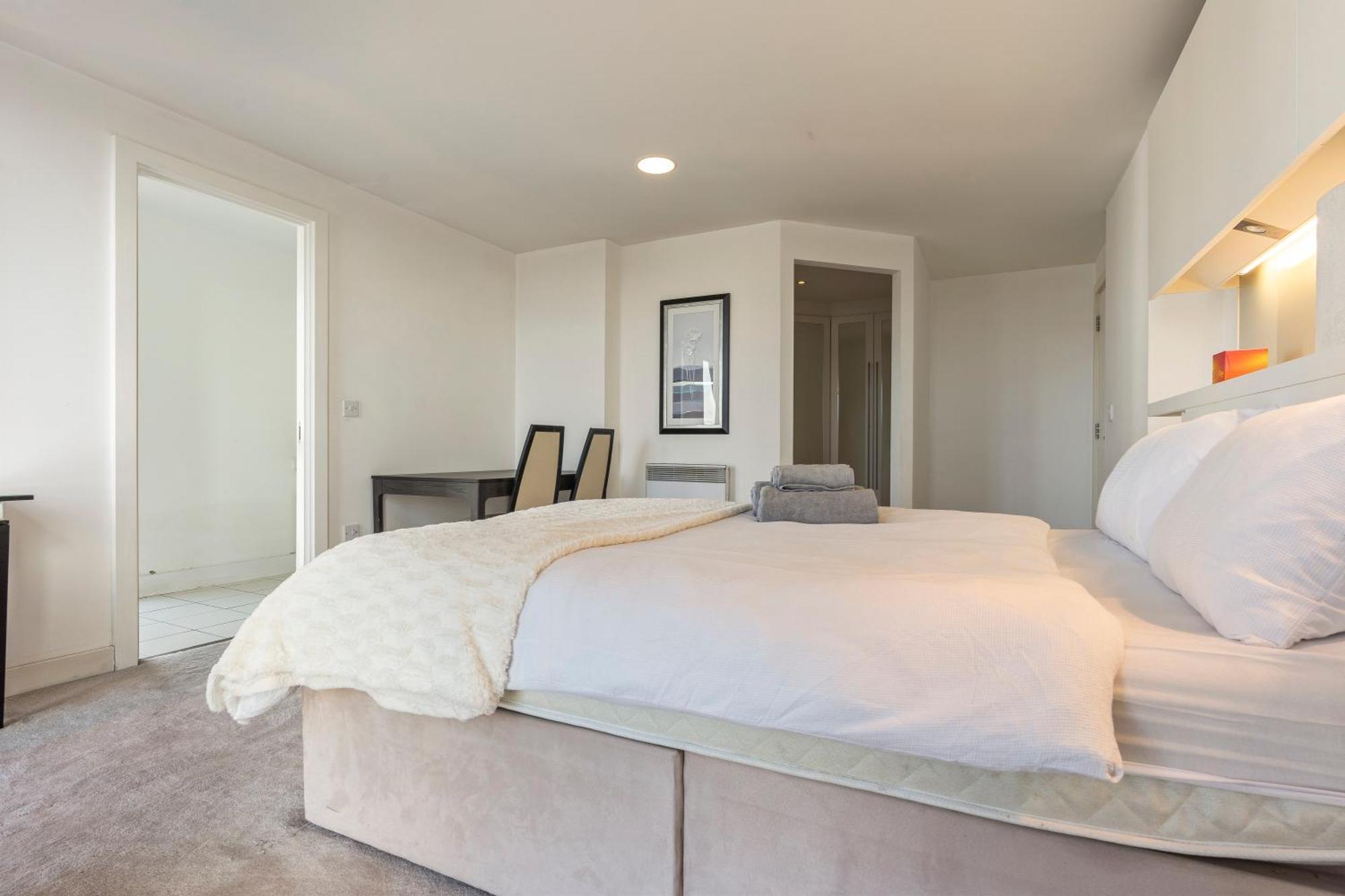 Ultra Luxury! View In Centre!! *
