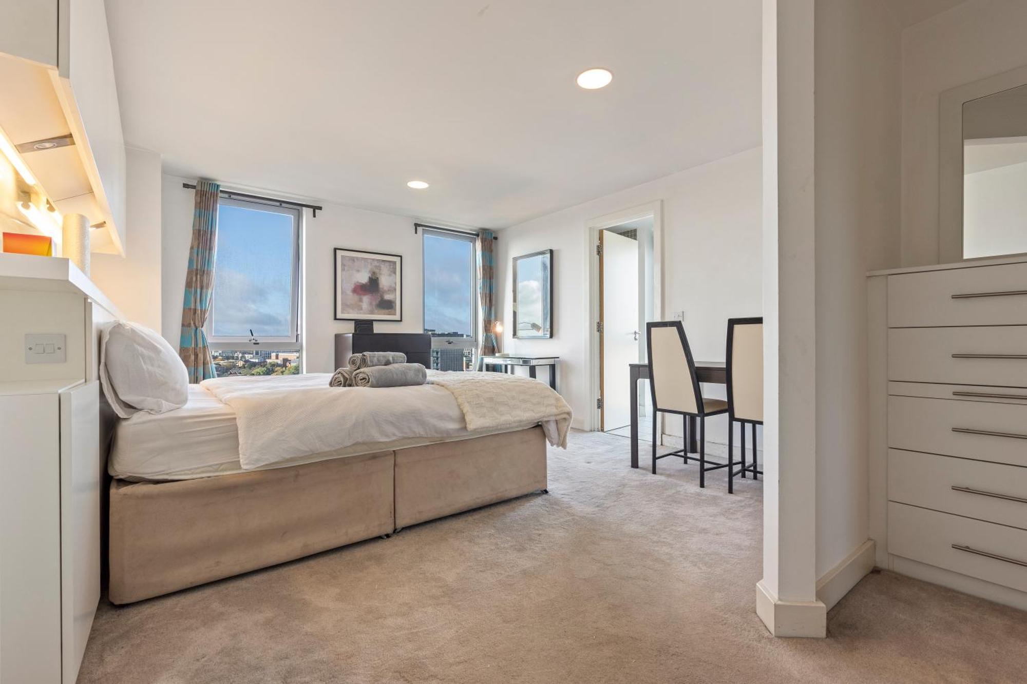 Ultra Luxury! View In Centre!! Apartment *